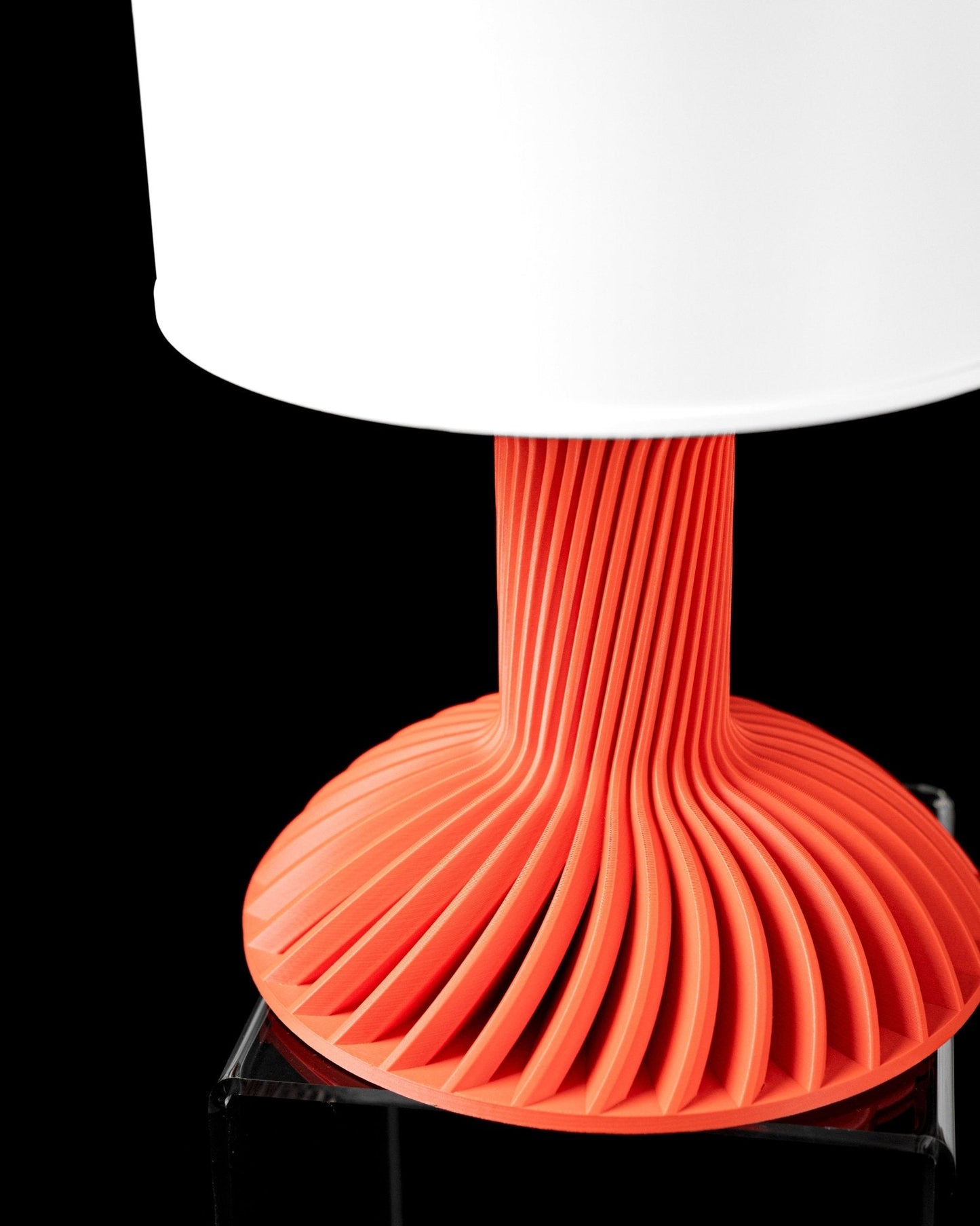 מנורת שולחן - זרימת האור - פרפקט תלת - מימד