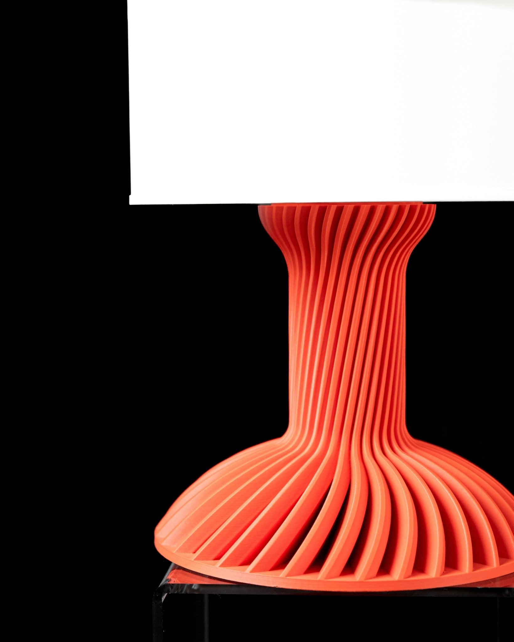 מנורת שולחן - זרימת האור - פרפקט תלת - מימד